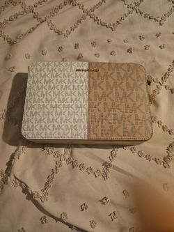 MK Bolsa (Purse)