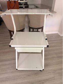 Esthetic table with drawer