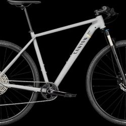 Upgraded 2022 Canyon Pathlite 6 hybrid bike - size M