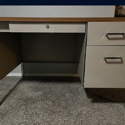 Office/ Study Desk It’s in very good  table / desk. Large desk for study or office work. Lot of storage available. shoot me an offer. Good Furniture 