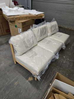 3-Seat Sofa with Wood Frame and Cream Cushions OUTDOOR