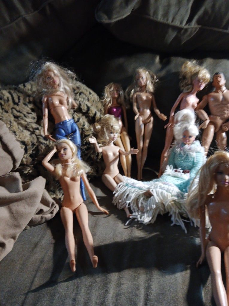 21 Barbie Dolls