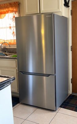 INSIGNIA Stainless Steel Bottom Freezer Refrigerator