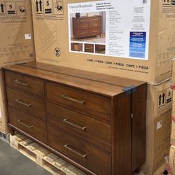 Furniture Universal Broadmoore