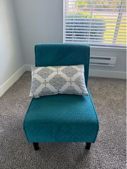 Lounge chair and table set
