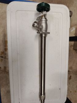 Arrowhead 10 inch 1/2 x3/4 frost free wall valve sillcock