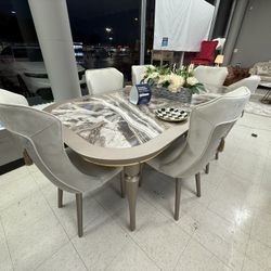 Arya Dining Table 