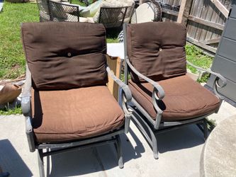 Four outdoor chairs with cushions￼