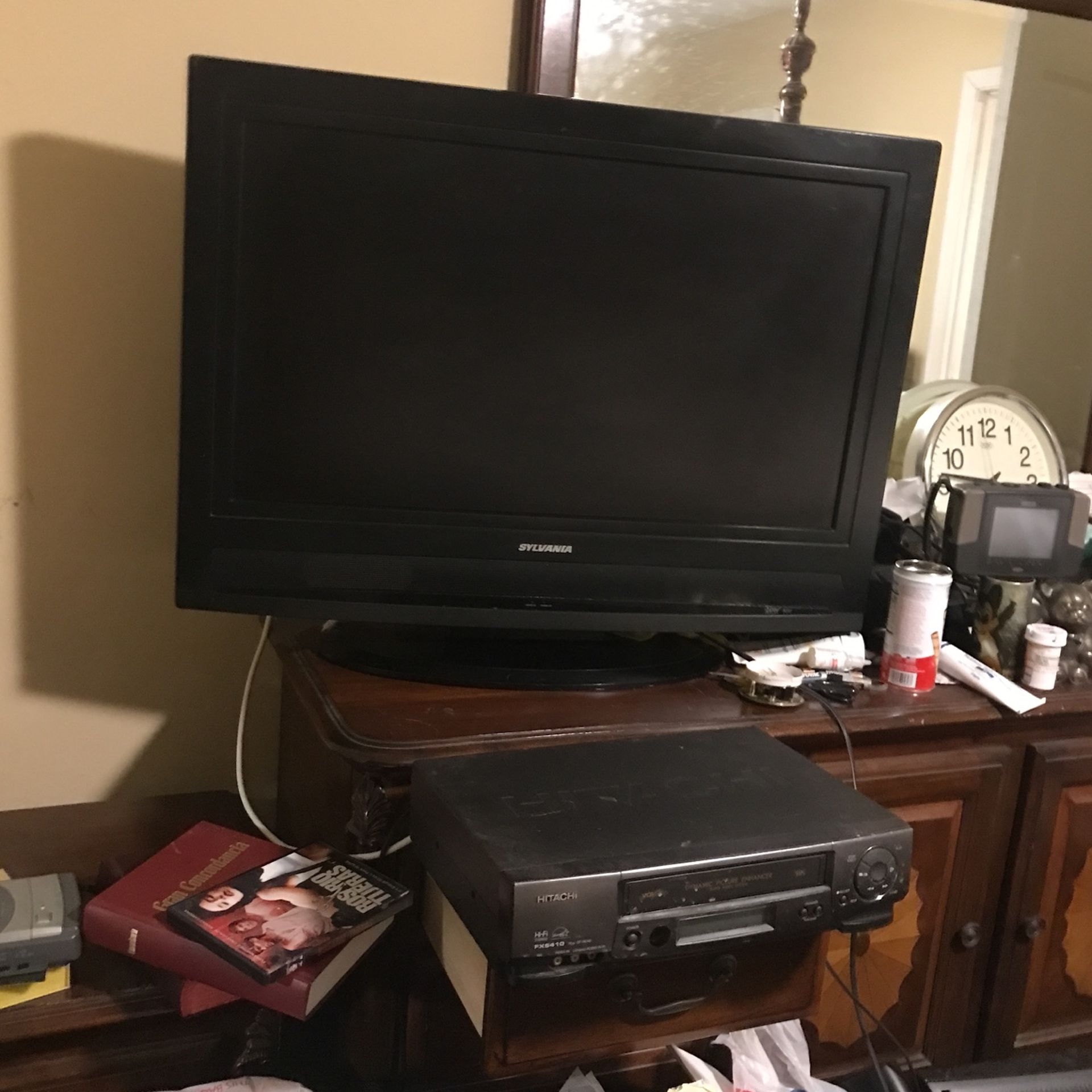 32 inches SYLVANIA TV