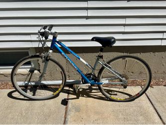 Schwinn Women's Hybrid Trailway Bike for Sale in Wyandanch, NY - OfferUp