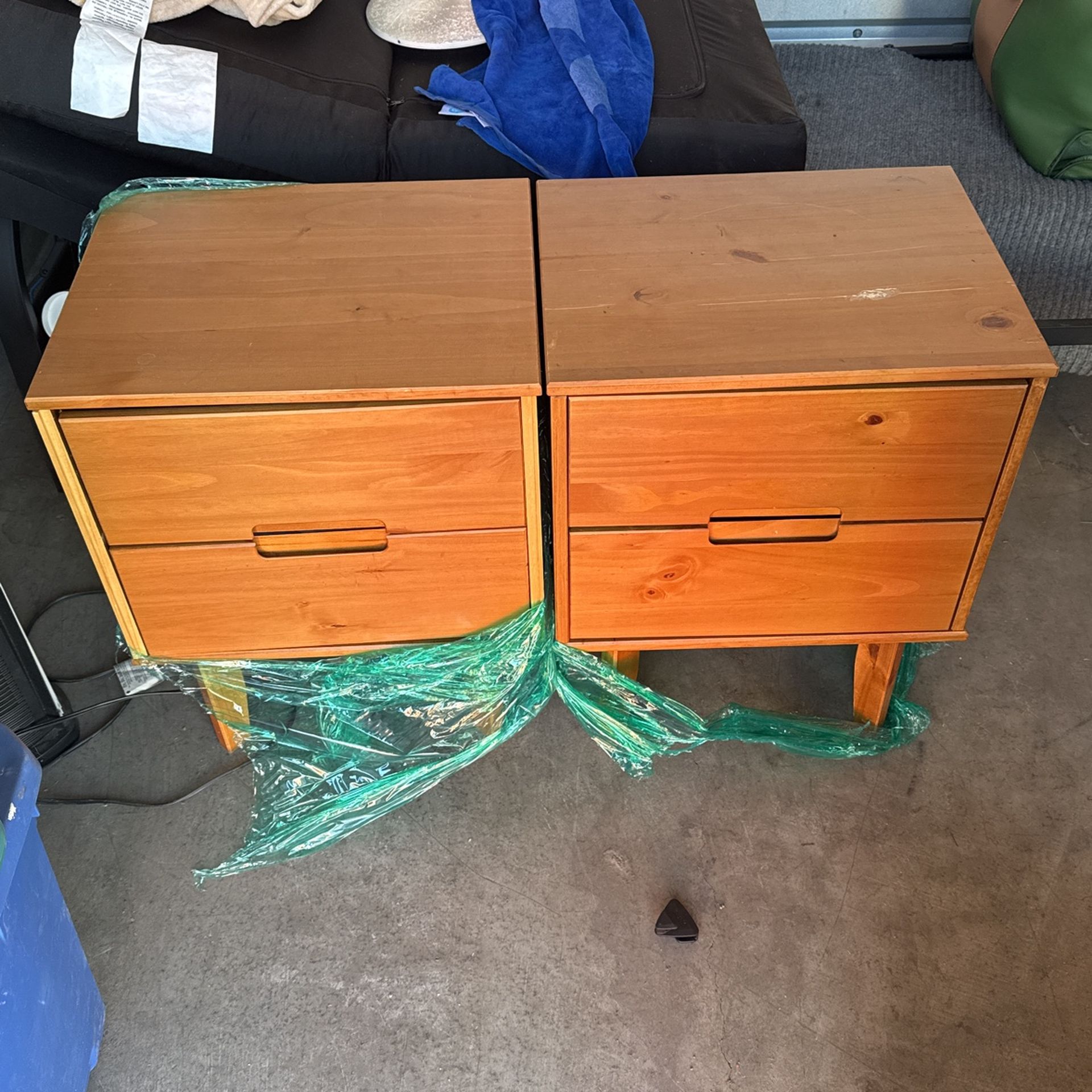 2x teak Nightstands 