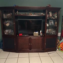 Entertainment center