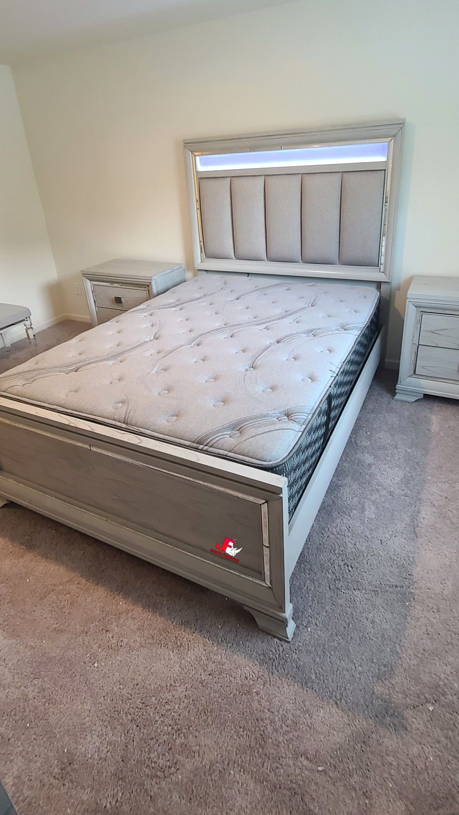 Brand New! 7pc Queen/king Bedroom Set😍/ Take it home with $39down/ Hablamos Español Y Ofrecemos Financiamiento 🙋🏻♂️