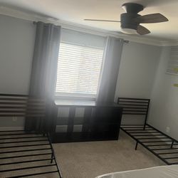 2 Twin Beds