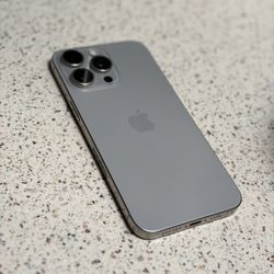 iPhone 15 Pro Max (like New)
