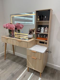 Modern Makeup Vanity with LED Mirror, Glass Top & Storage – Like New
