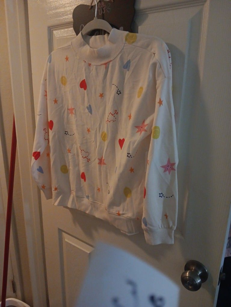 NEW  Gurls Size Large Warm  Sweatshirt 