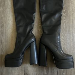 Black Boots New Size 7