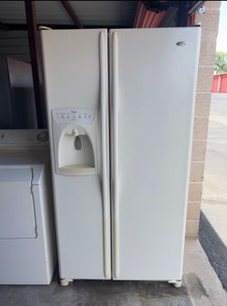 White Amana Refrigerator And Freezer