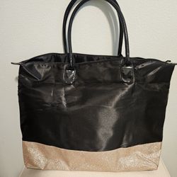 Women's Travel Bag - Zipper Top. Brand New. 