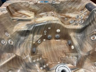 LIKE NEW Pearl Island Hot Tub