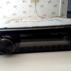 Boss radio Need Harness Works Good 