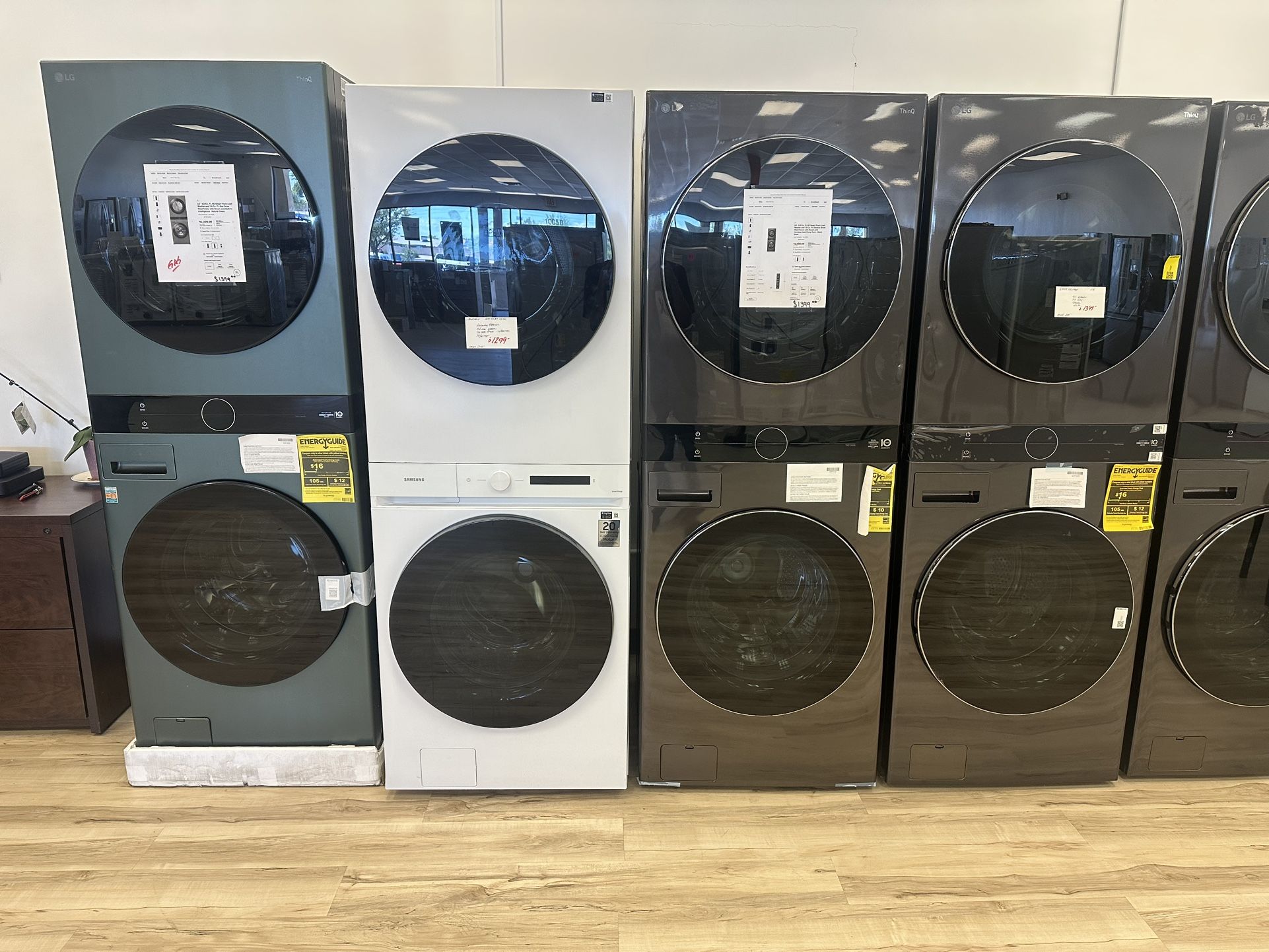 LG Washer And Dryer Tower New 1 Yr Warranty