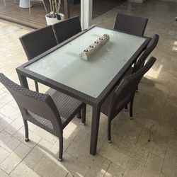 Brown Table With 6 Chairs 