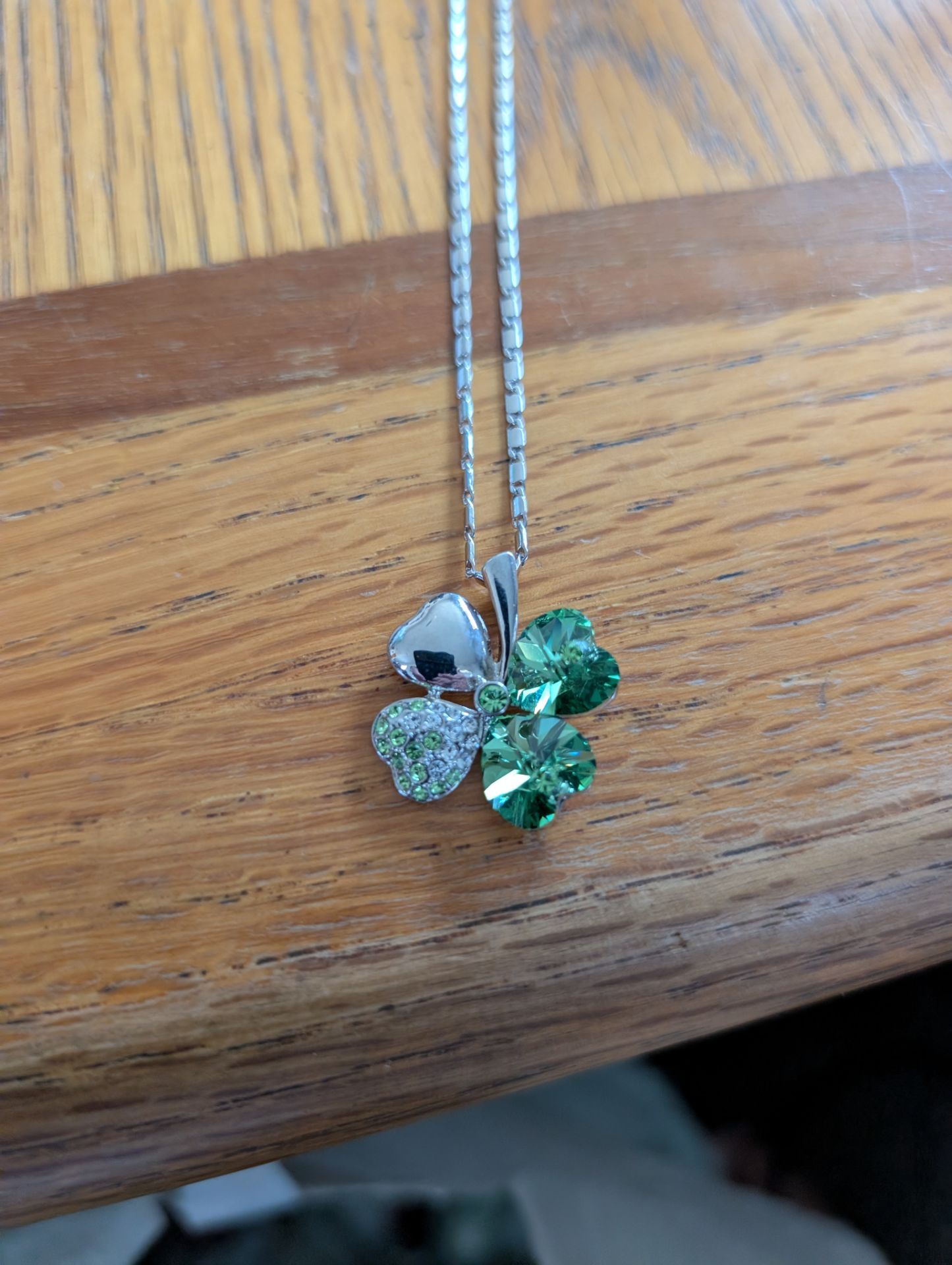 Silver necklace n silver n green crystals pendant