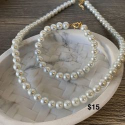 Pearls Necklace And Bracelet / Conjunto De Perlas