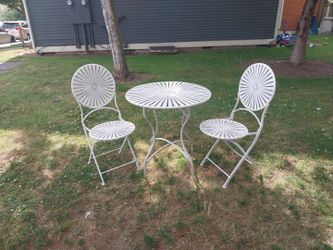 Shabby chic bistro set