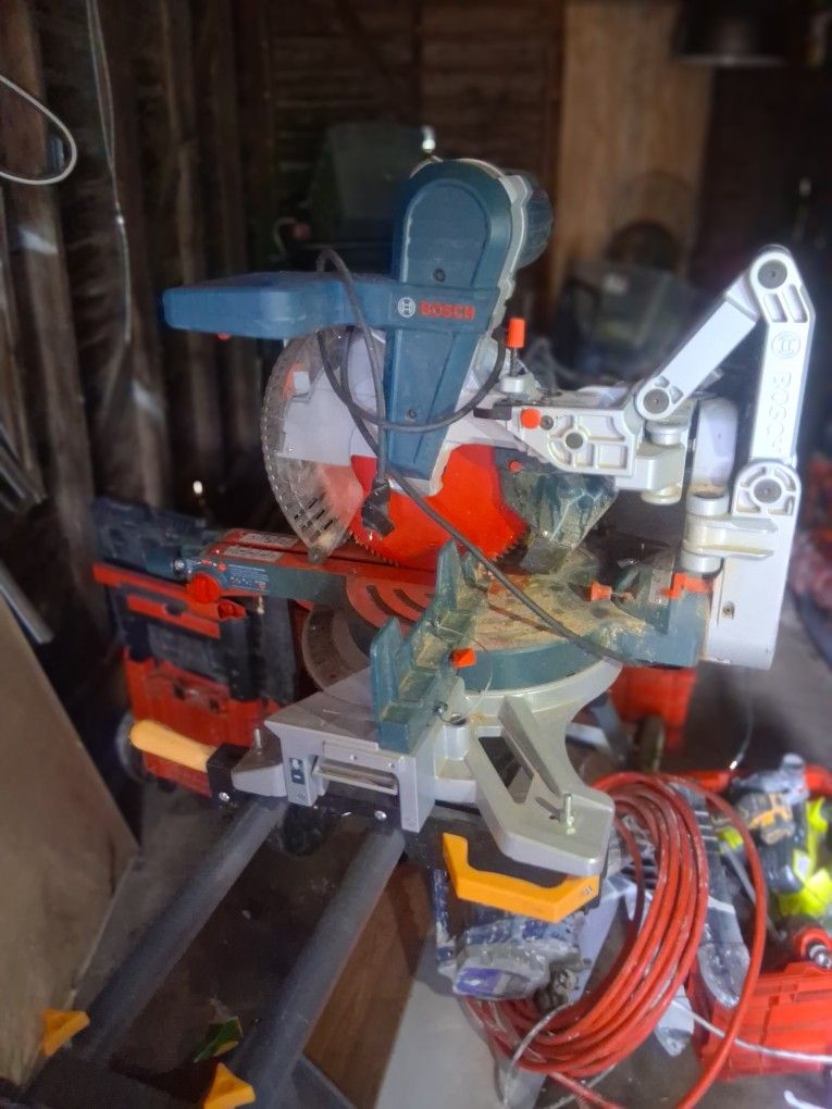 Boschniter Saw With Table Berand New