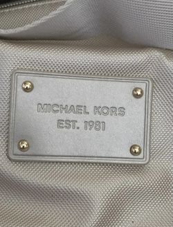 Michael kors glam on best sale the go duffle bag