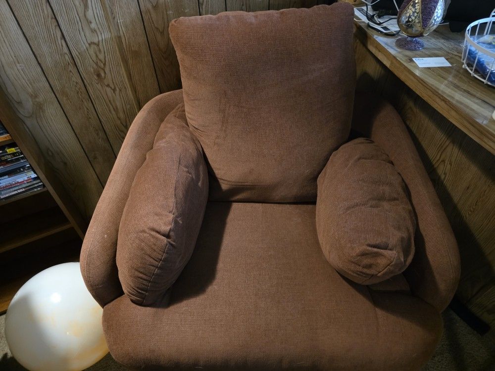 (FREE) Swivel And Rocker Recliner
