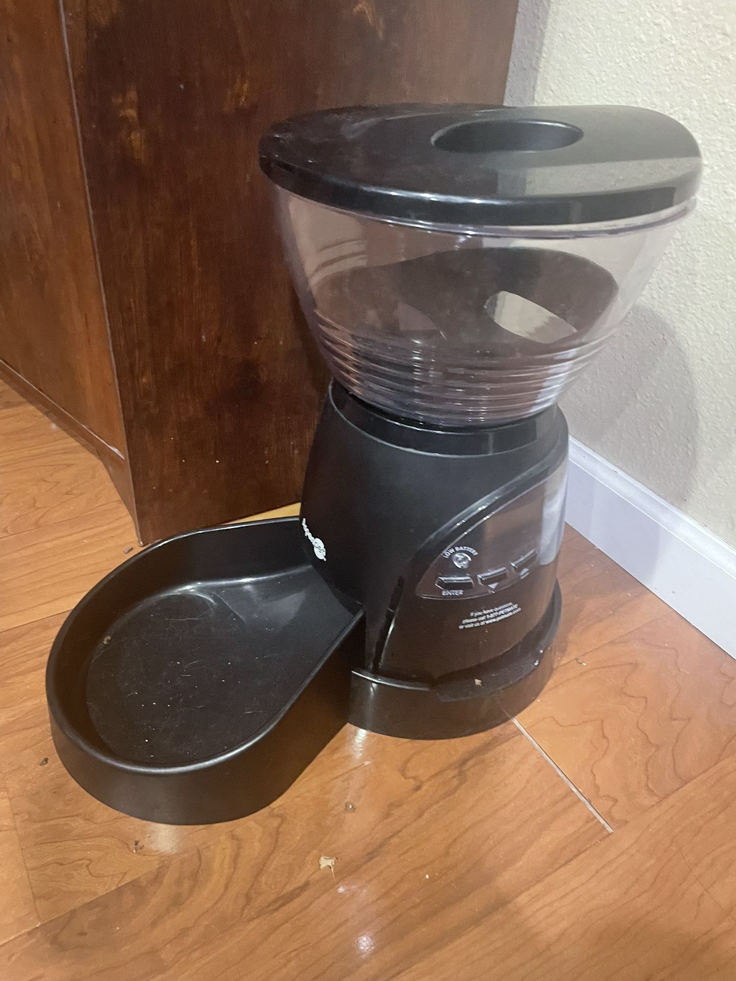 Automatic Pet Food Dispenser