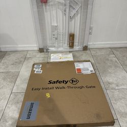 Wide Pet Gate / Baby Gate - Fits Openings 29” - 38”