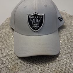 Raiders White Hat Size Large/X Large