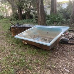 Free Garden / Hot Tub