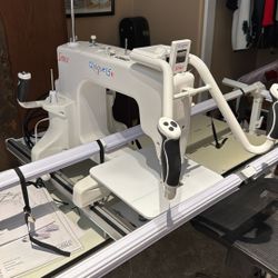 Grace Q’nique  15R Quilting Machine And Hoop Frame