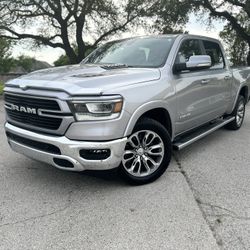 😎2021 Dodge Ram Laramie😎