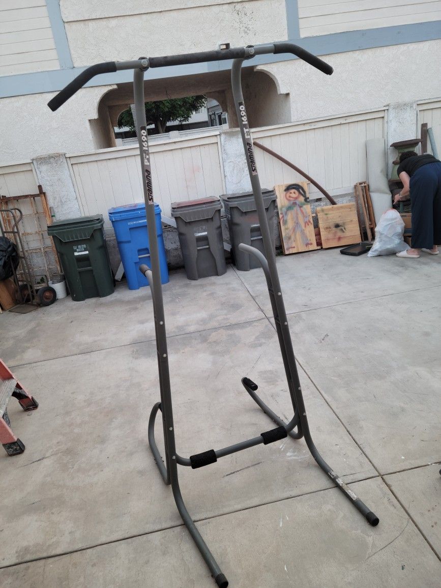 Dip Bar Pull Up Station