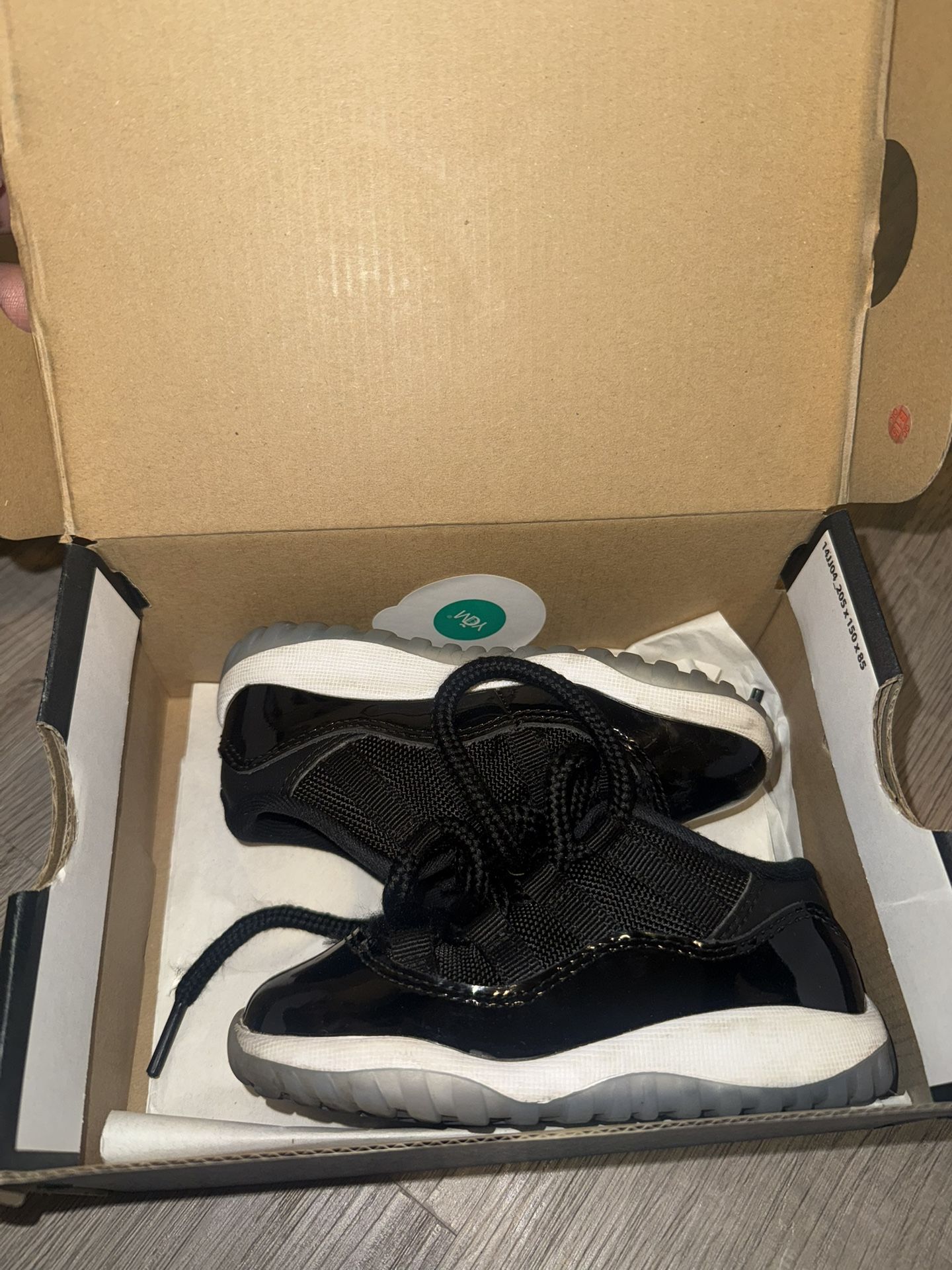 JORDAN 11 LOW RETRO 