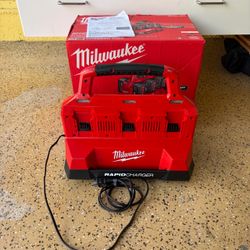 Milwaukee M18 18V Lithium-Ion PACKOUT 6-Port Rapid Charger