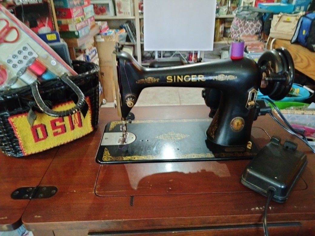SINGER SEWING MACHINE