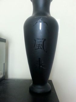 Large Black vase oriental letters👌