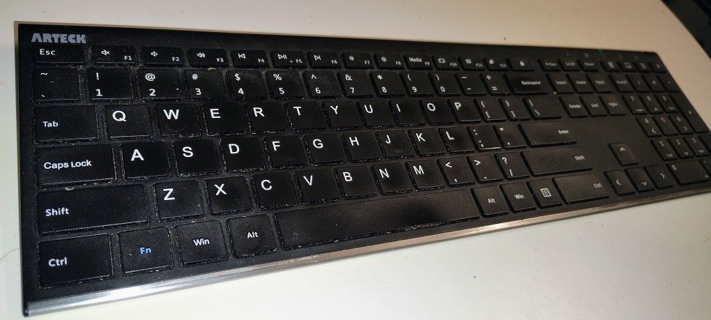 Lightweight Portable Wireless Stainless Steel Keyboard
