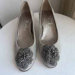 AGL Women's Suede Accent Gray Low Heels Size 8us 39eu