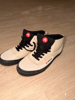 Airwalk Ollie Men's10.5 size high-top skateboarding shoes in a beige and black colorway