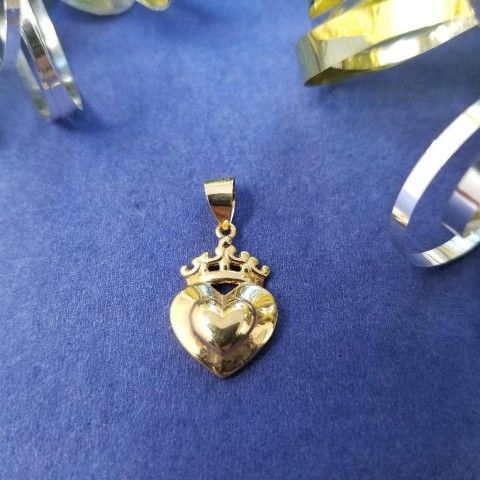 Beautiful 18K Yellow Gold Heart With Crown Pendant 2.3g (#16433)