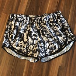 Women’s Shorts Size XL Calvin Klein jogger Shorts Black & White With Pockets 